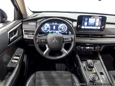 Used 2023 Mitsubishi Outlander SE image 17