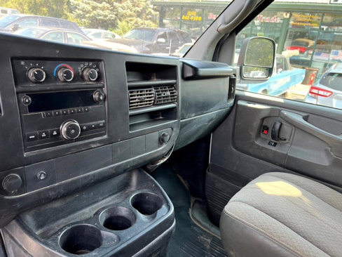 Used 2014 Chevrolet Express 3500 Extended image 9