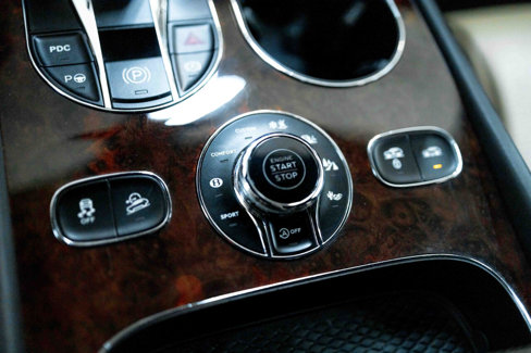 Used 2018 Bentley Bentayga image 49