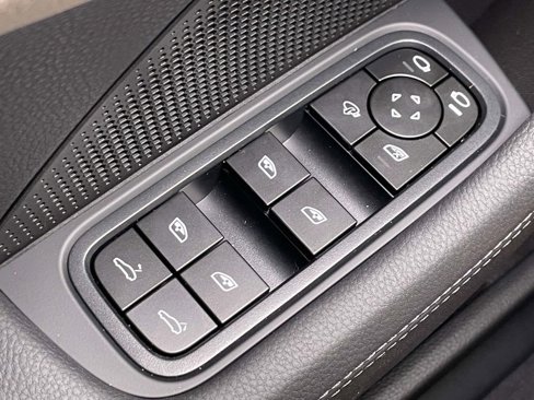 New 2025 Porsche Panamera image 36
