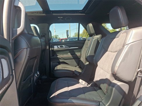 Used 2025 Ford Explorer ST w/ Sun And Sound Package image 10