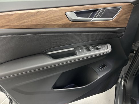 New 2026 Volkswagen Atlas SE image 2