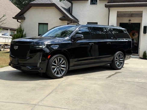 Used 2021 Cadillac Escalade ESV Sport Platinum image 1
