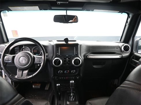 Used 2016 Jeep Wrangler Unlimited Rubicon w/ Connectivity Group image 13