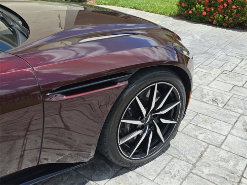 Used 2019 Aston Martin DB11 Volante image 9