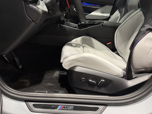 New 2026 BMW M5 w/ Executive Package image 22