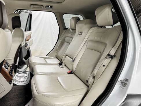 Used 2019 Land Rover Range Rover HSE image 10