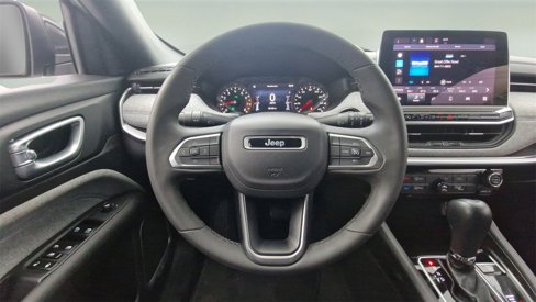 Used 2024 Jeep Compass Latitude image 10