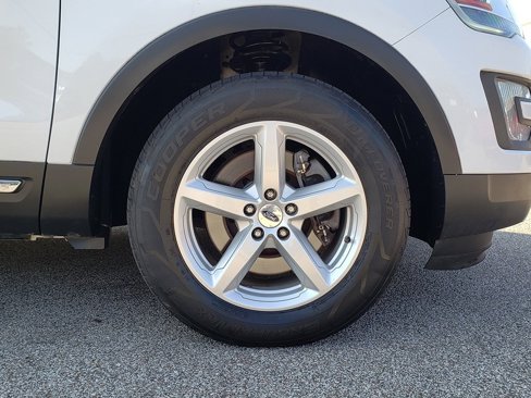Used 2017 Ford Explorer XLT w/ Equipment Group 202A image 15