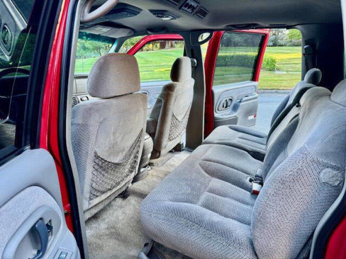 Used 1999 Chevrolet Suburban 4WD w/ Preferred Equipment Group 2 image 21