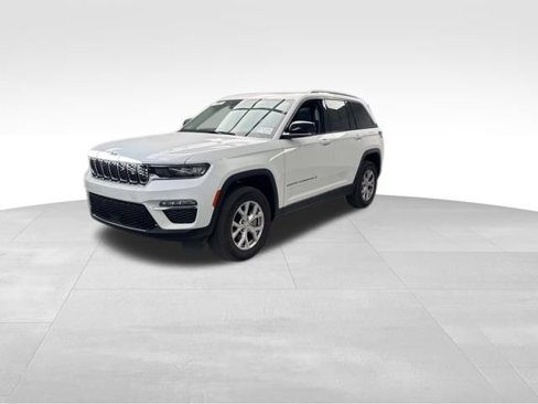 Used 2022 Jeep Grand Cherokee Limited image 3