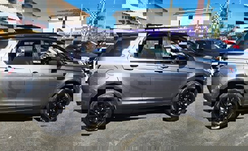 Used 2019 Land Rover Discovery Sport SE image 16