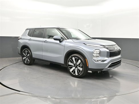 New 2025 Mitsubishi Outlander SE image 32