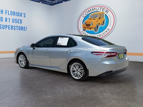 Used 2018 Toyota Camry XLE image 3