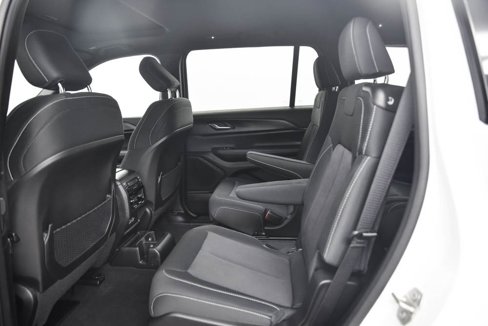 Used 2024 Jeep Grand Cherokee L Laredo image 12
