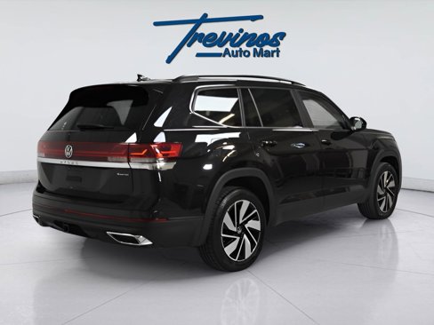 Used 2024 Volkswagen Atlas SE image 2