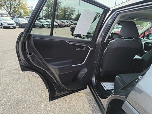 Used 2022 Toyota RAV4 XLE image 12