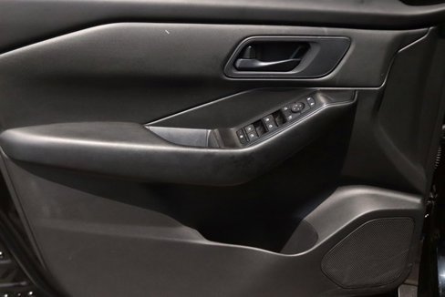 Used 2024 Nissan Rogue S image 9