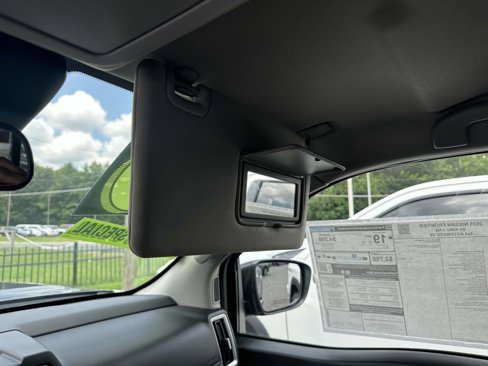 Used 2025 Nissan Frontier SV image 14