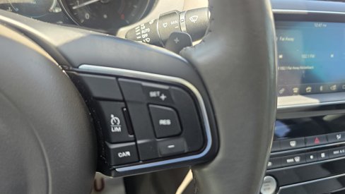 Used 2019 Jaguar XE image 40