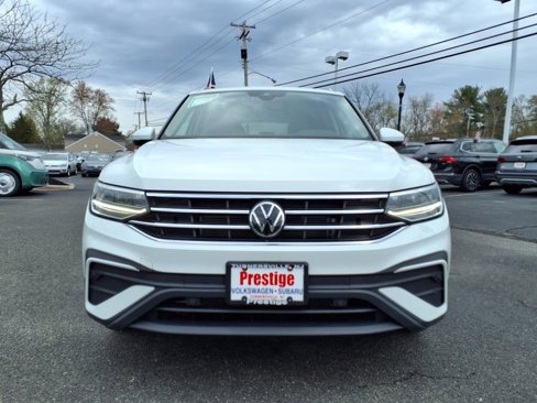 Certified 2022 Volkswagen Tiguan SE image 2