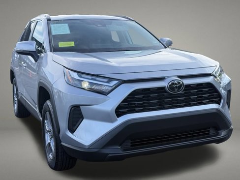 Used 2025 Toyota RAV4 XLE image 8