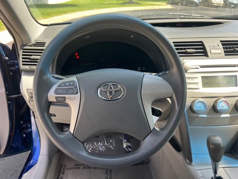 Used 2010 Toyota Camry LE image 32