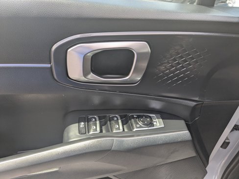 Used 2025 Kia Sorento S image 11