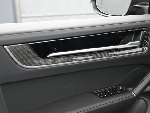 New 2025 Porsche Cayenne Turbo image 18