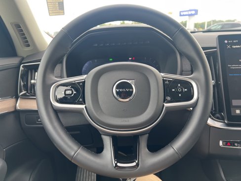 Used 2025 Volvo XC90 B5 Plus image 14