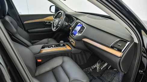 Certified 2025 Volvo XC90 B6 Plus image 16