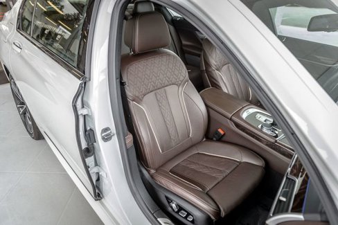 Used 2021 BMW 740i xDrive w/ M Sport Package image 45