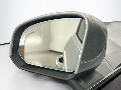 Used 2025 Volvo XC40 B5 Plus image 16