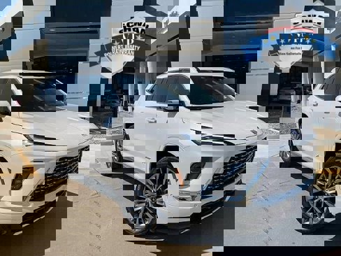 Used 2025 Buick Enclave Avenir w/ Super Cruise Package image 2