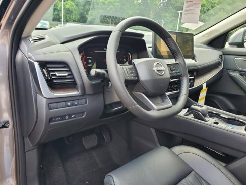 New 2025 Nissan Rogue Platinum w/ Platinum Premium Package image 17