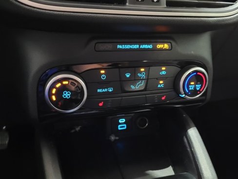Used 2022 Ford Escape SE image 34