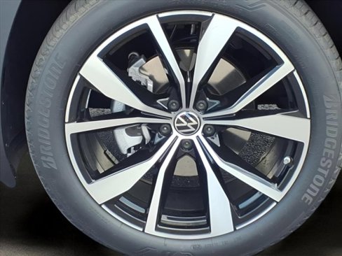 New 2026 Volkswagen Atlas Cross Sport SEL Premium R-Line image 5
