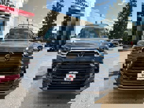 New 2026 Toyota Grand Highlander Platinum image 3