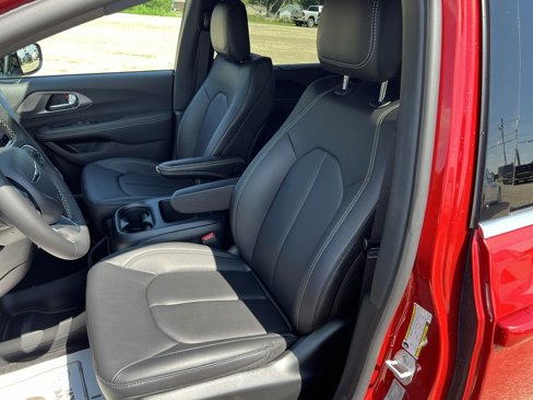 New 2026 Chrysler Pacifica Select image 27