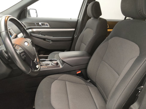 Used 2017 Ford Explorer XLT image 17