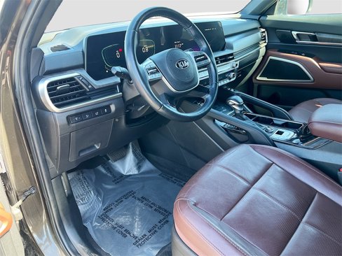 Used 2023 Kia Telluride EX w/ EX Captain's Chair Package image 9