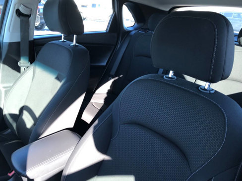 Used 2018 Hyundai Elantra GT image 7