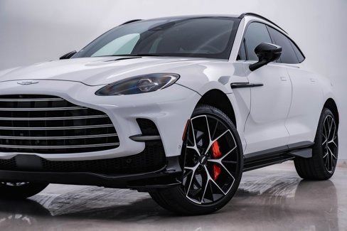 New 2025 Aston Martin DBX 707 image 2