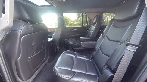 Used 2015 Cadillac Escalade Luxury image 25
