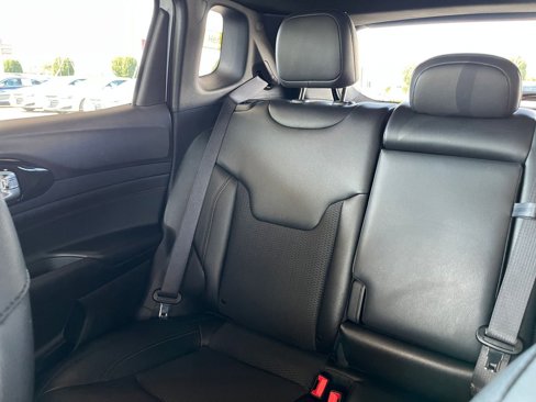 Used 2025 Jeep Compass Trailhawk image 38