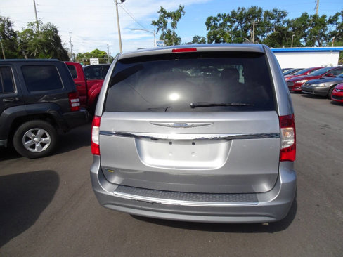Used 2016 Chrysler Town & Country Touring image 6