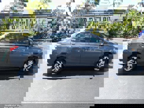 Used 2018 Toyota Corolla L image 2