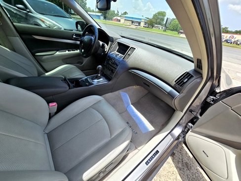 Used 2013 INFINITI G37 Journey image 17