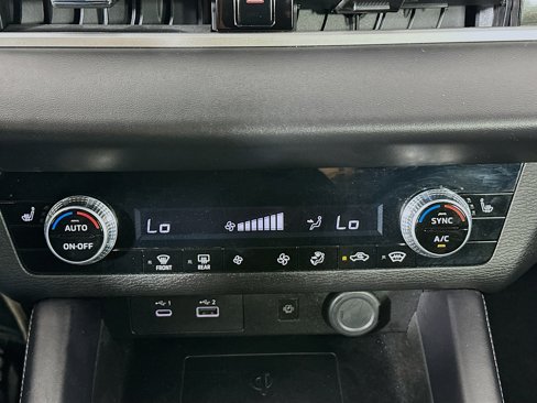 Used 2024 Mitsubishi Outlander SE image 23