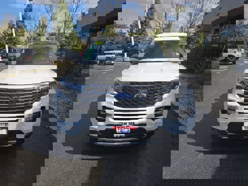 Used 2023 Ford Explorer XLT w/ Equipment Group 202A image 4